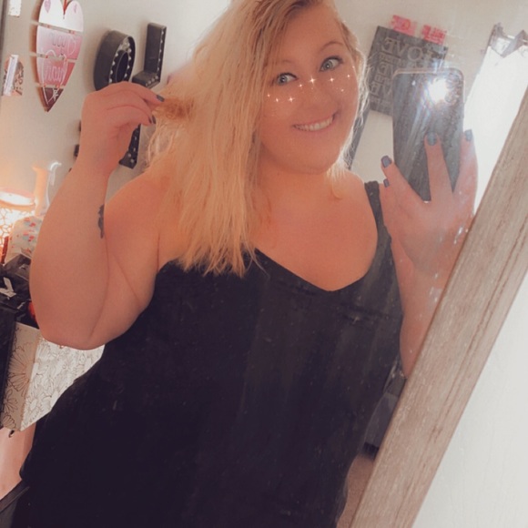 Meet your Posher, Lindsay - Picture 2 of 3